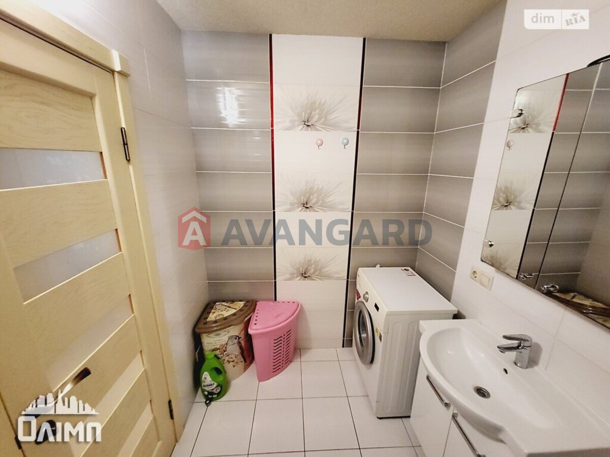 3 ��. ��������, 81/45/15 ��. �., 11/11 ������ ���� 25