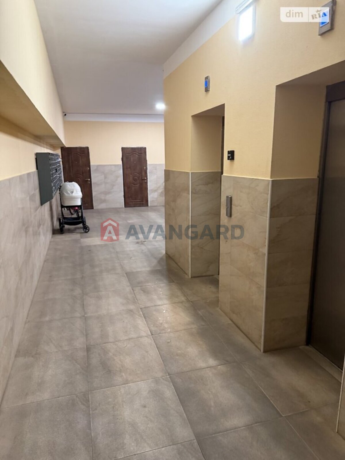 2 ��. ��������, 124/42/52 ��. �., 10/14 ������ ���� 20