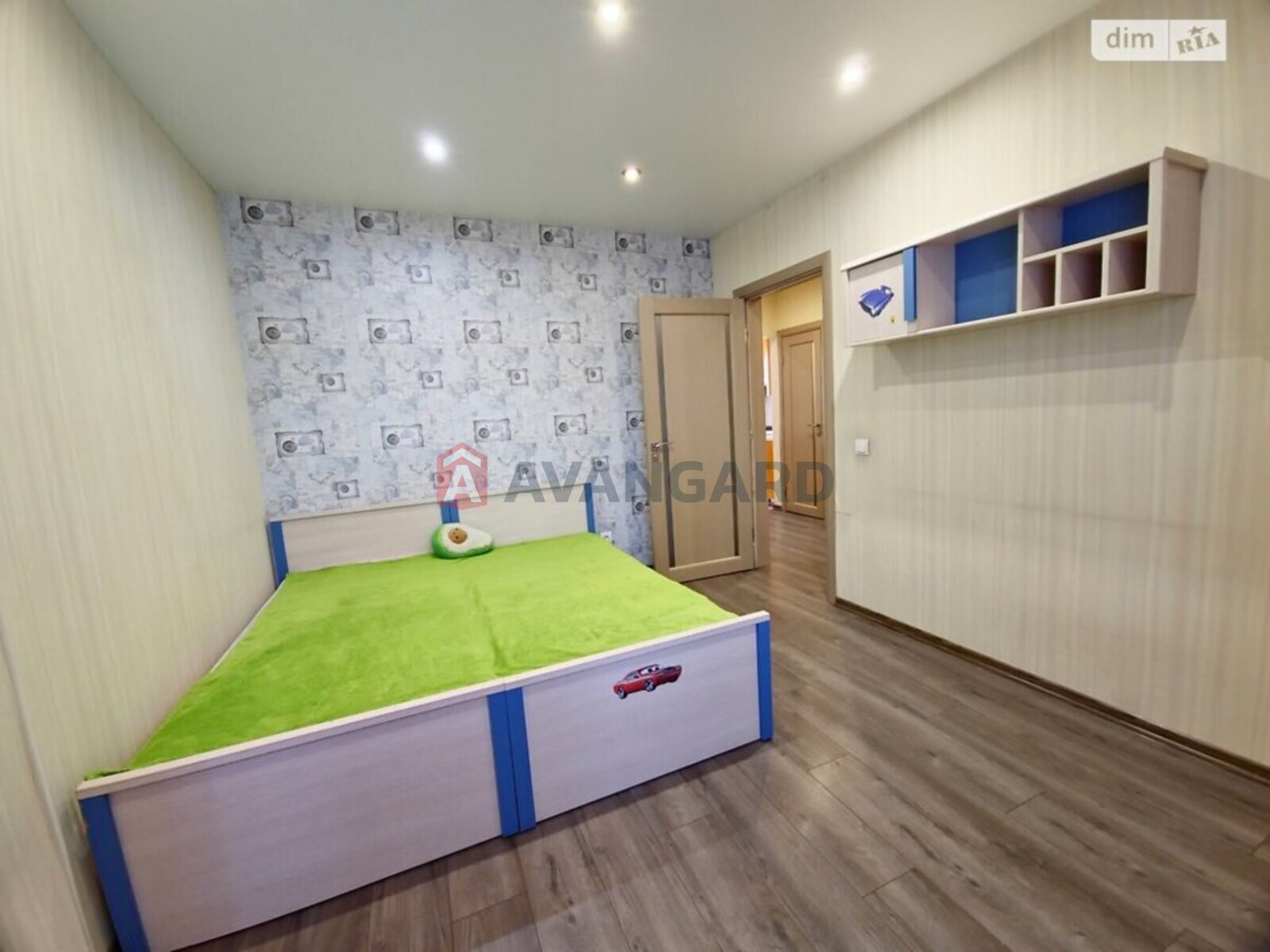 4 ��. ��������, 84/60/8 ��. �., 8/9 ������ ���� 9