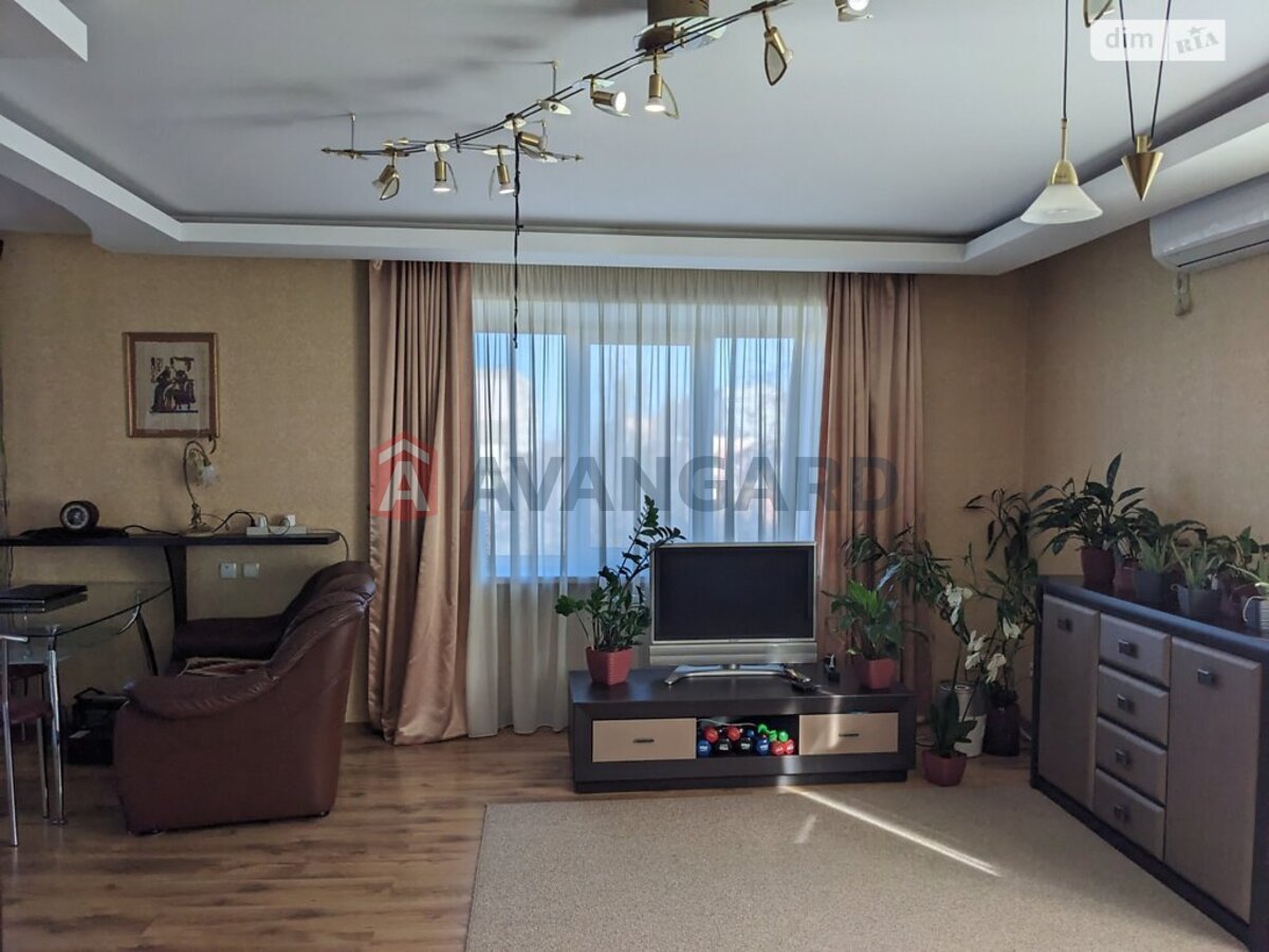 2 ��. ��������, 100/-/- ��. �., 4/5 ������ ���� 6