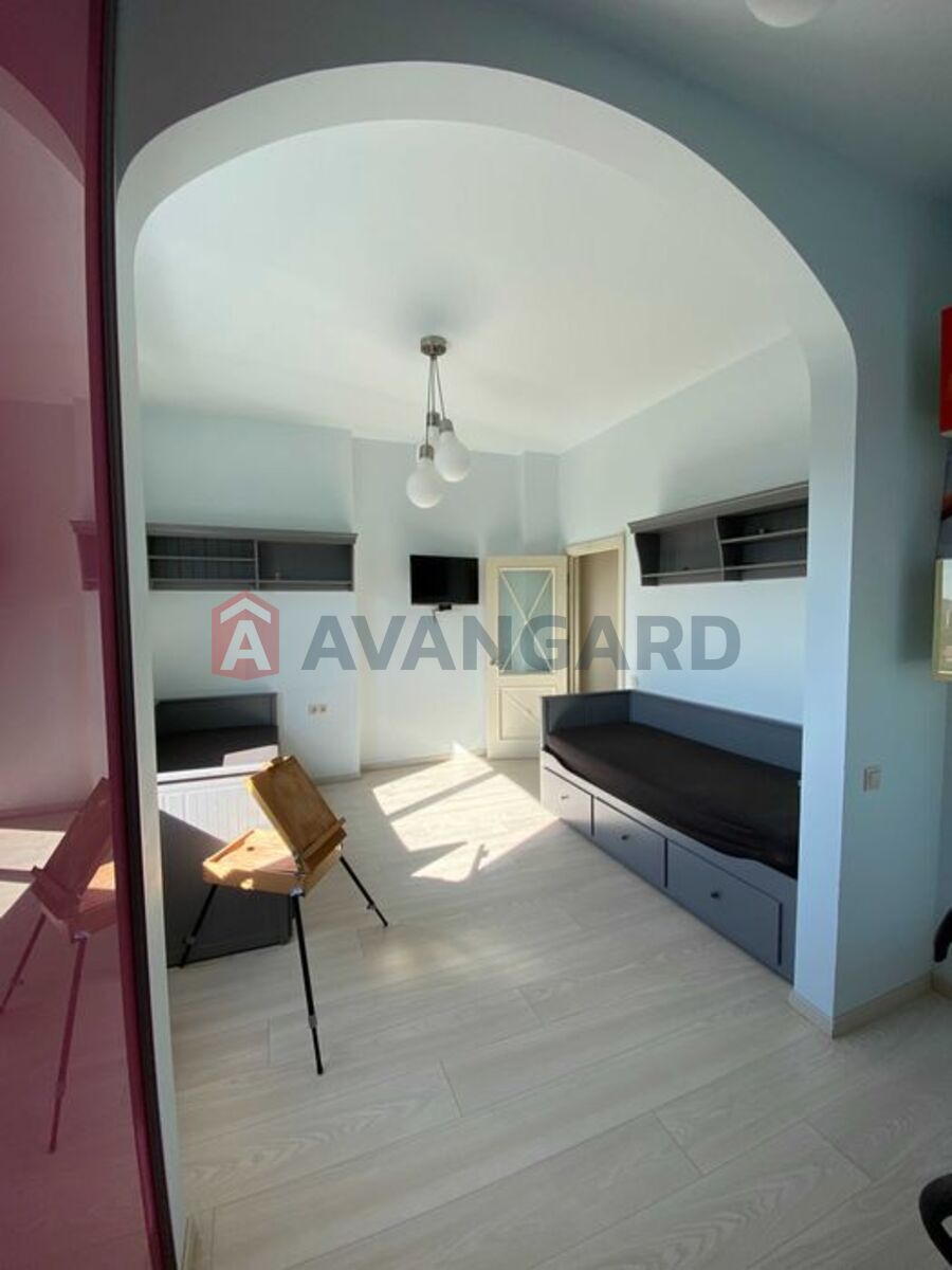 3 ����. ��������, 92/60/16 ��. �., 18/22 ���� ���� 8