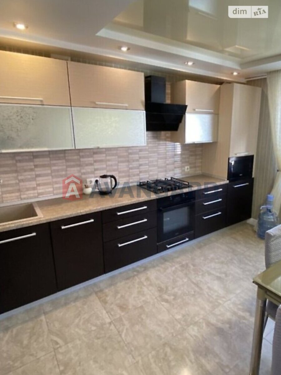 3 ��. ��������, 95/52/10 ��. �., 4/5 ������ ���� 17