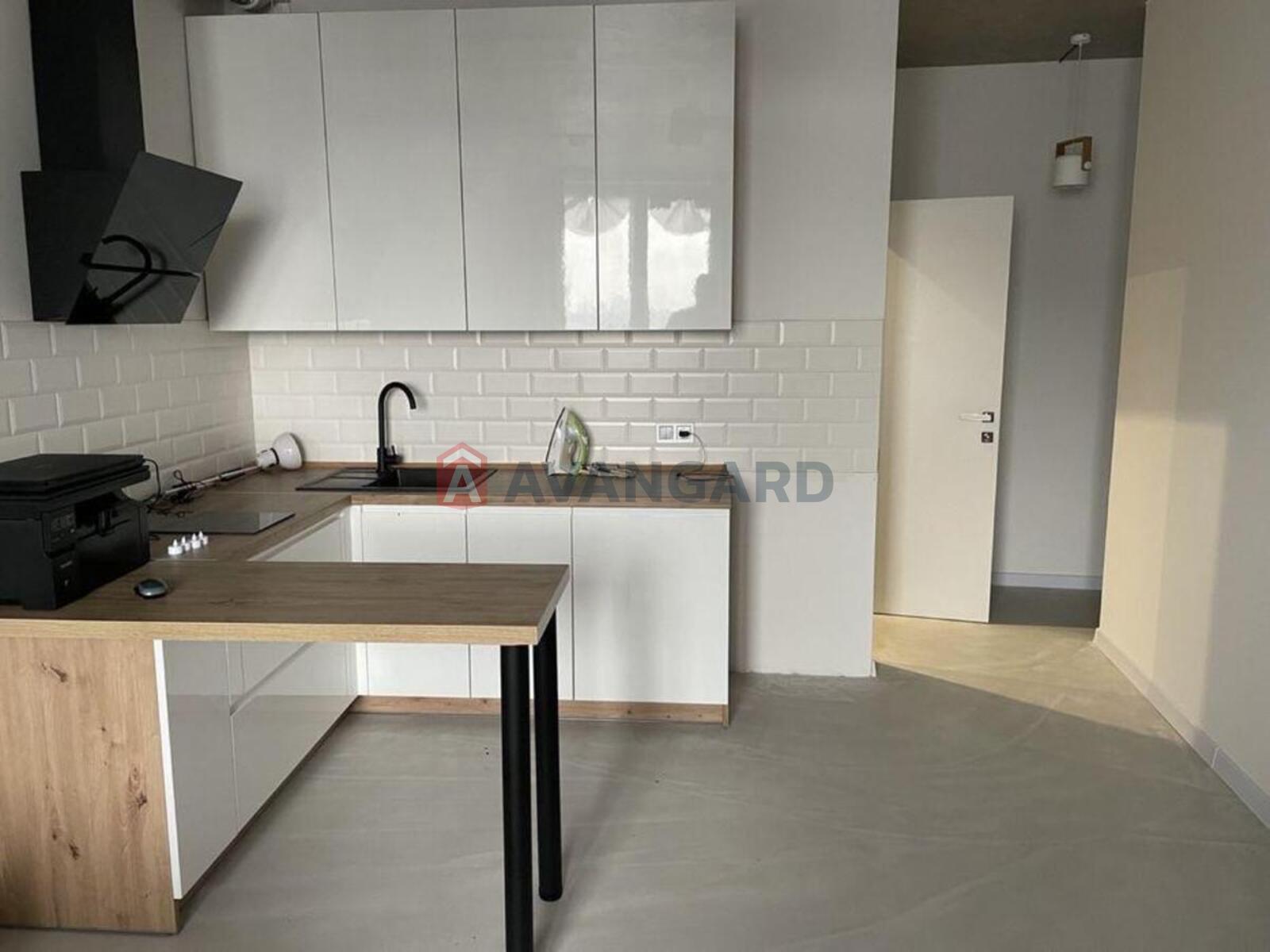 3 ��. ��������, 103/-/12 ��. �., 22/24 ������ ���� 8