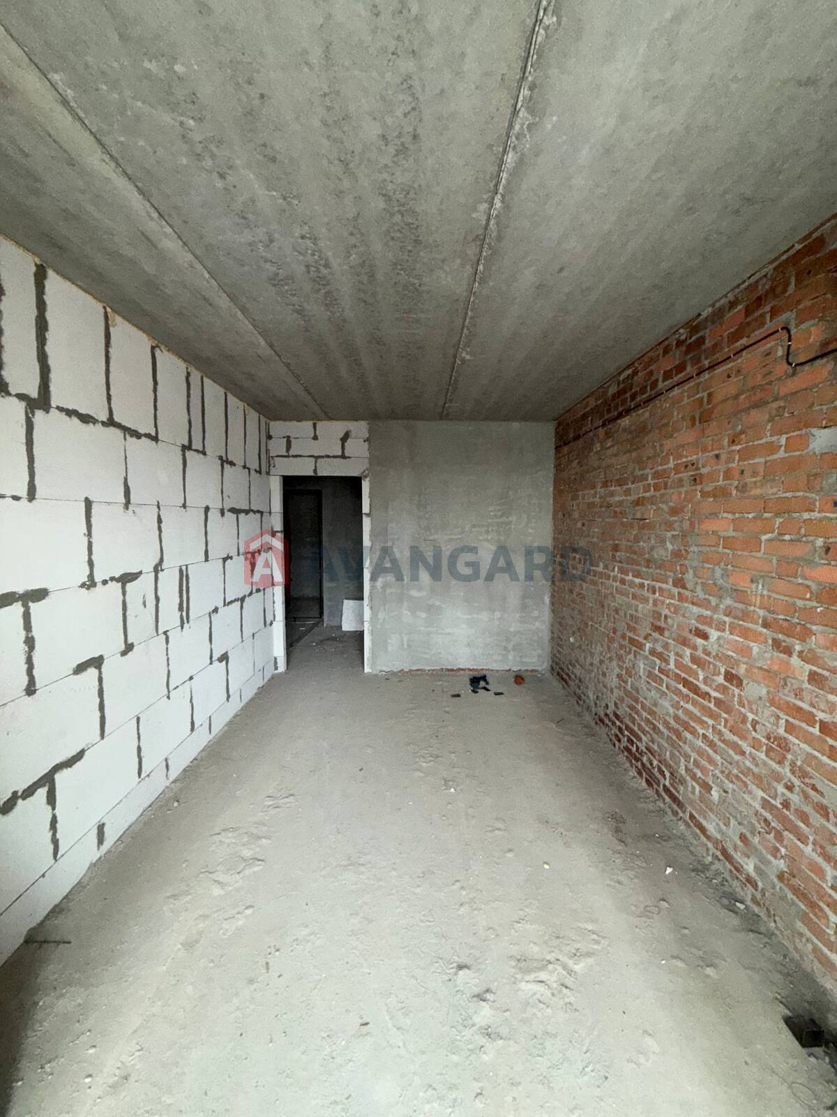 1 ����. ��������, 47.5/18.4/17.4 ��. �., 9/9 ���� ���� 7