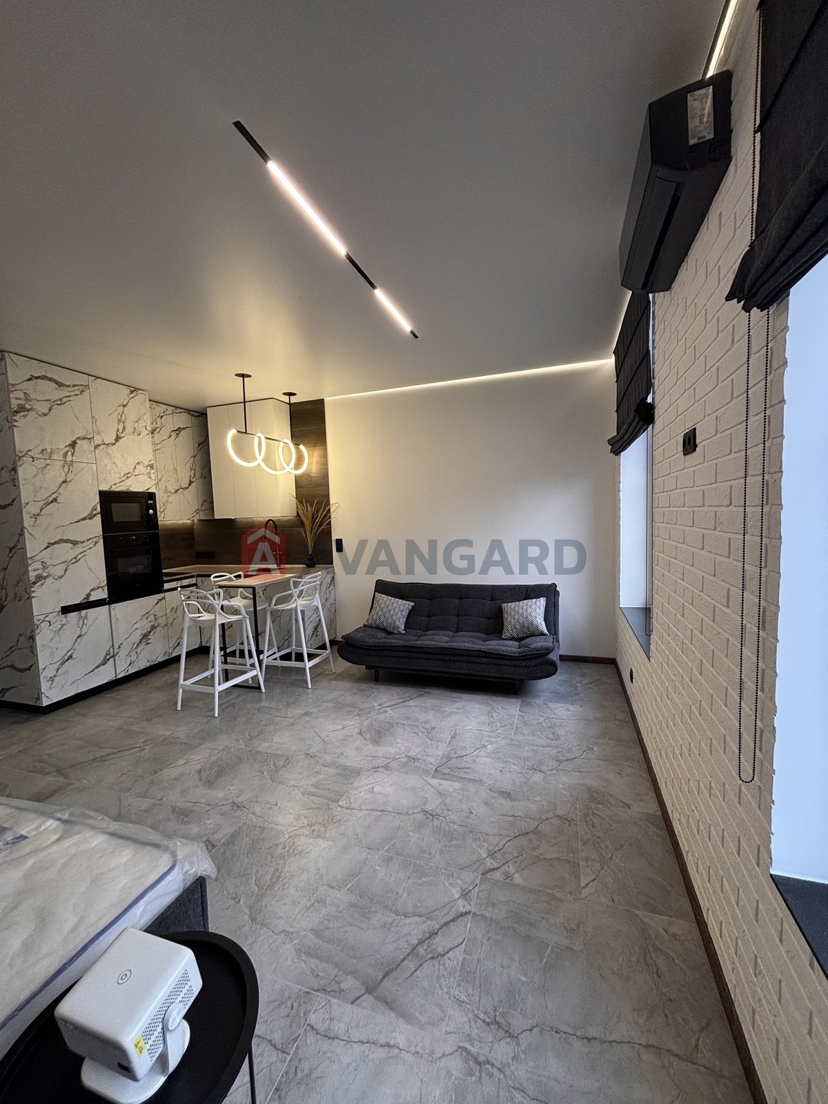 1 ��. ��������, 29.6/26.2/3.4 ��. �., 7/8 ������ ���� 8