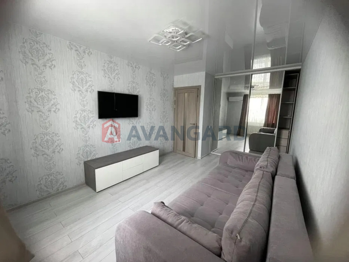 1 ��. ��������, 38/-/14 ��. �., 11/11 ������ ���� 14