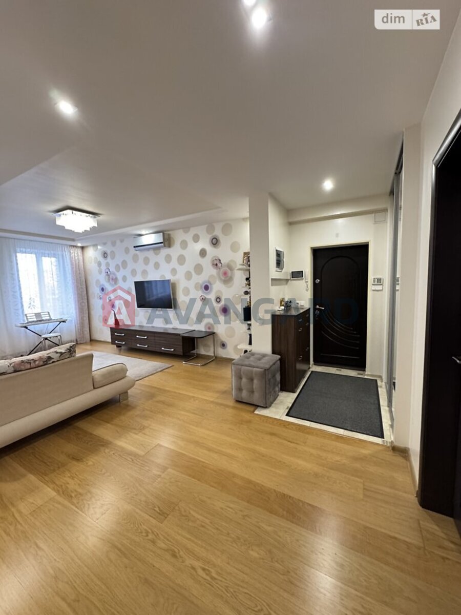 3 ��. ��������, 83/46/16 ��. �., 3/9 ������ ���� 9