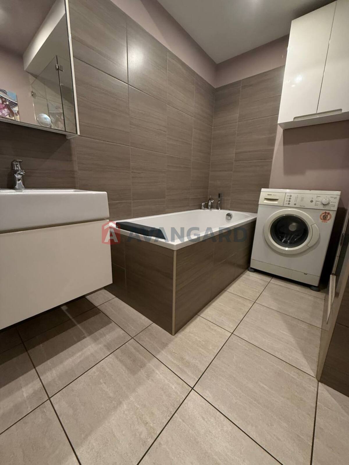 3 . , 70,6/-/8 . ., 9/9   7