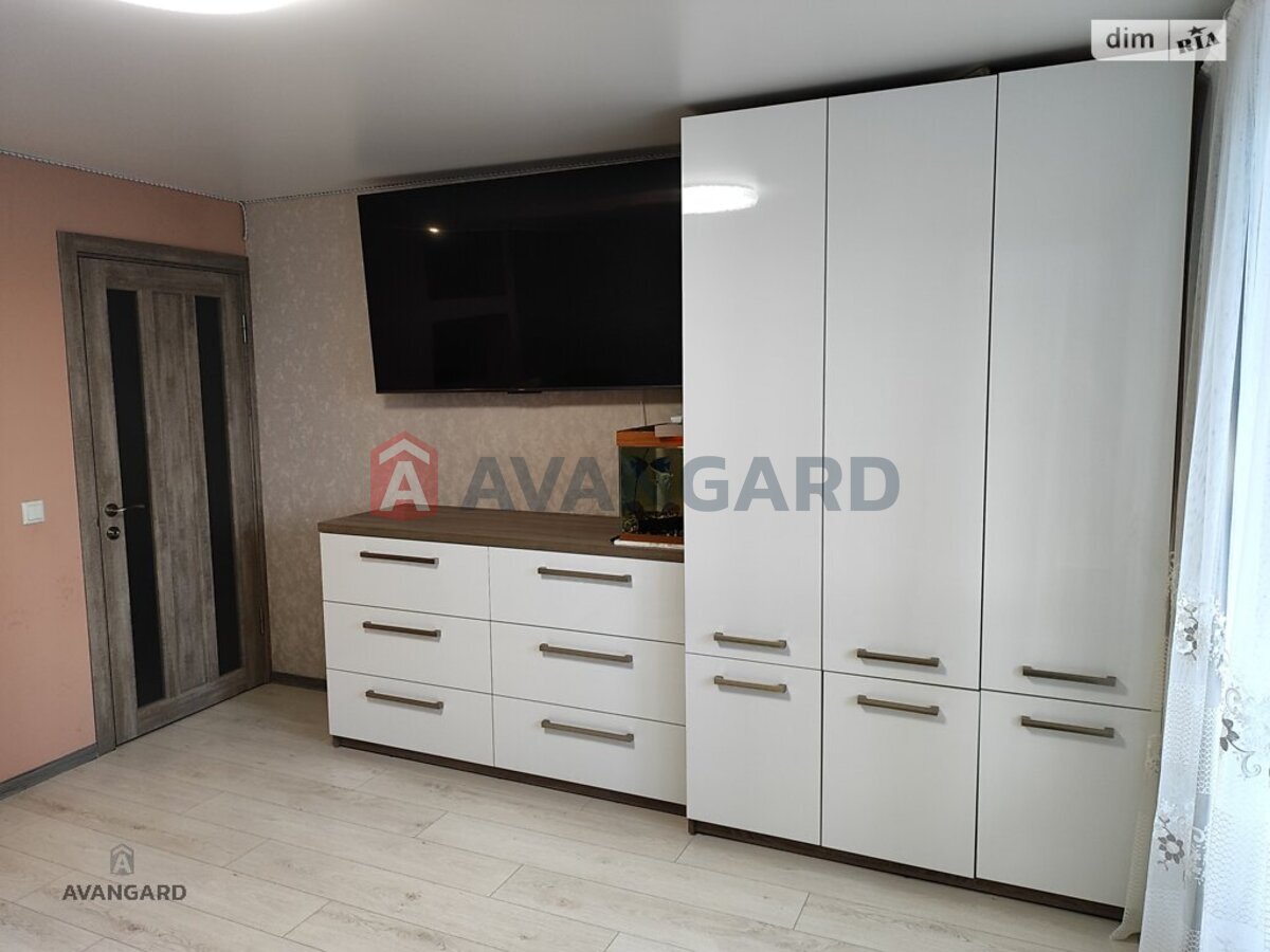 1 ��. ��������, 37/18/6 ��. �., 7/9 ������ ���� 12