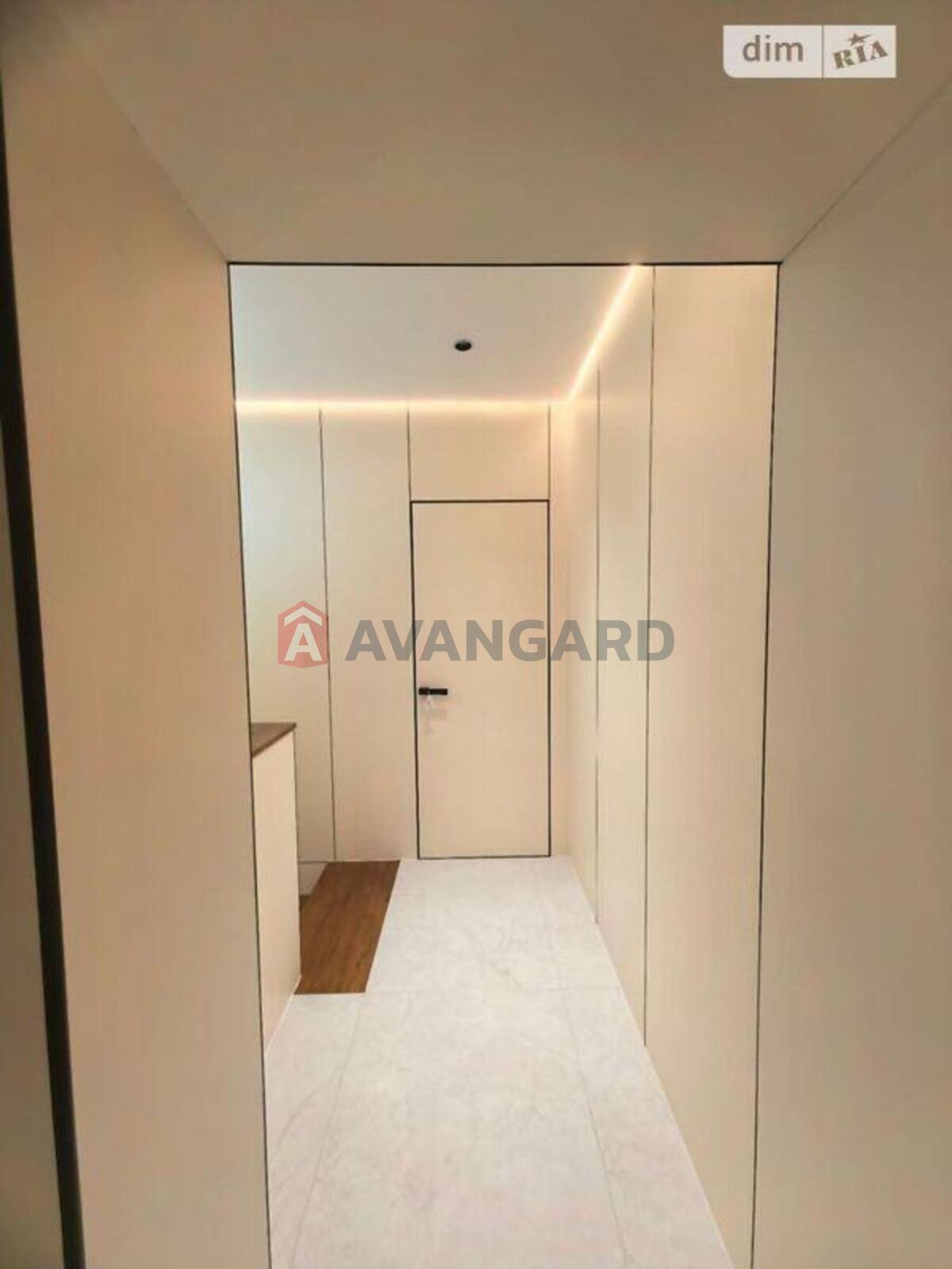 4 ��. ��������, 136/-/16 ��. �., 10/11 ������ ���� 16