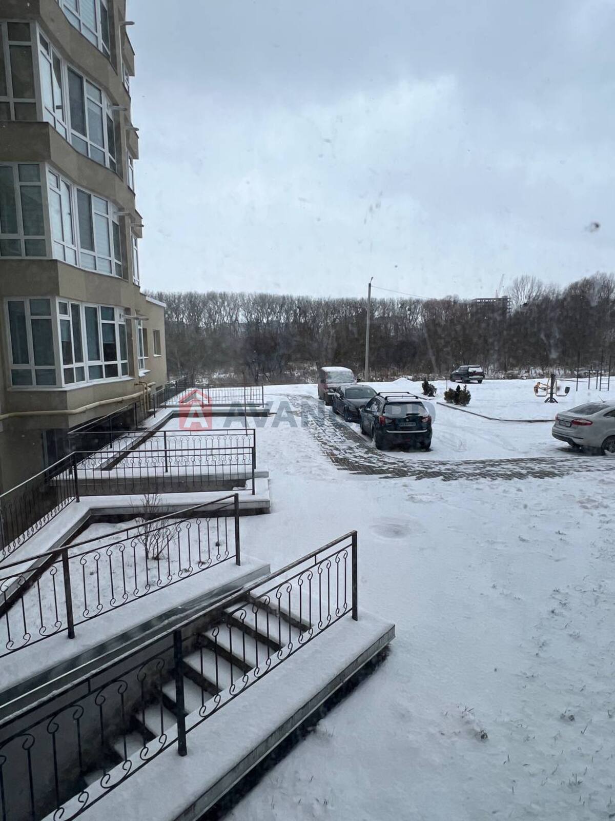 3 ��. ��������, 103.3/54/20 ��. �., 1/10 ������ ���� 8