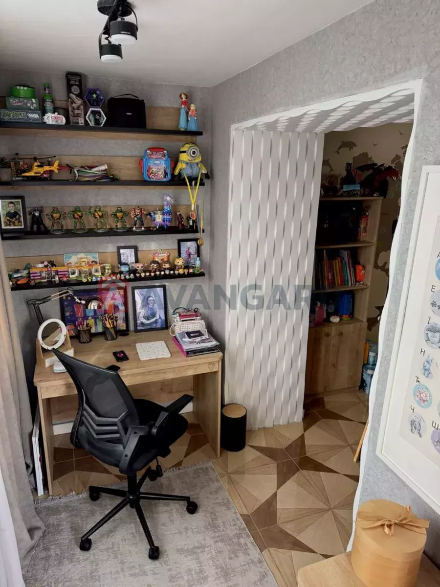 3 ��. ��������, 85/-/25 ��. �., 9/10 ������ ���� 14