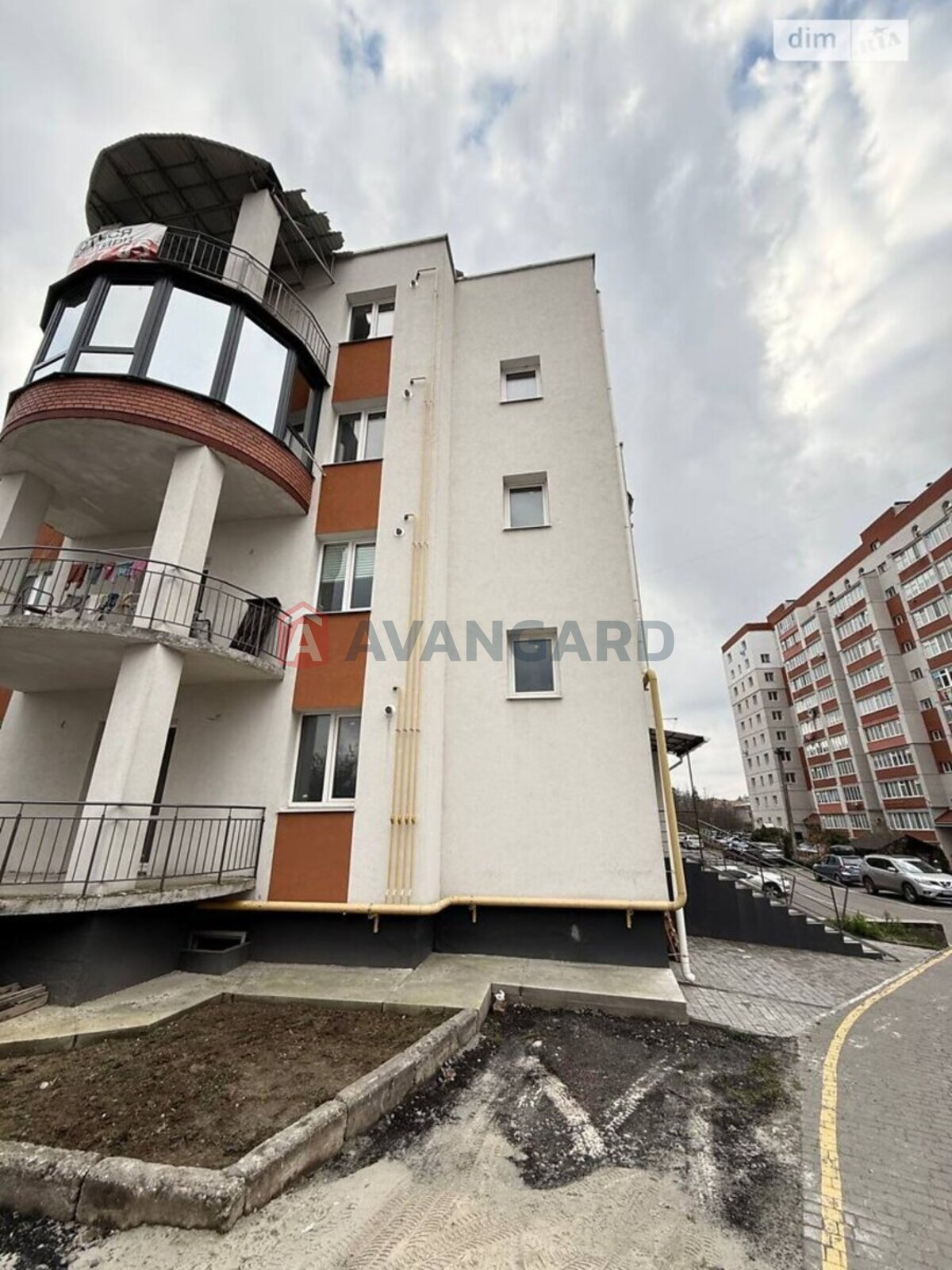 3 ��. ��������, 84/46/11 ��. �., 4/9 ������ ���� 4