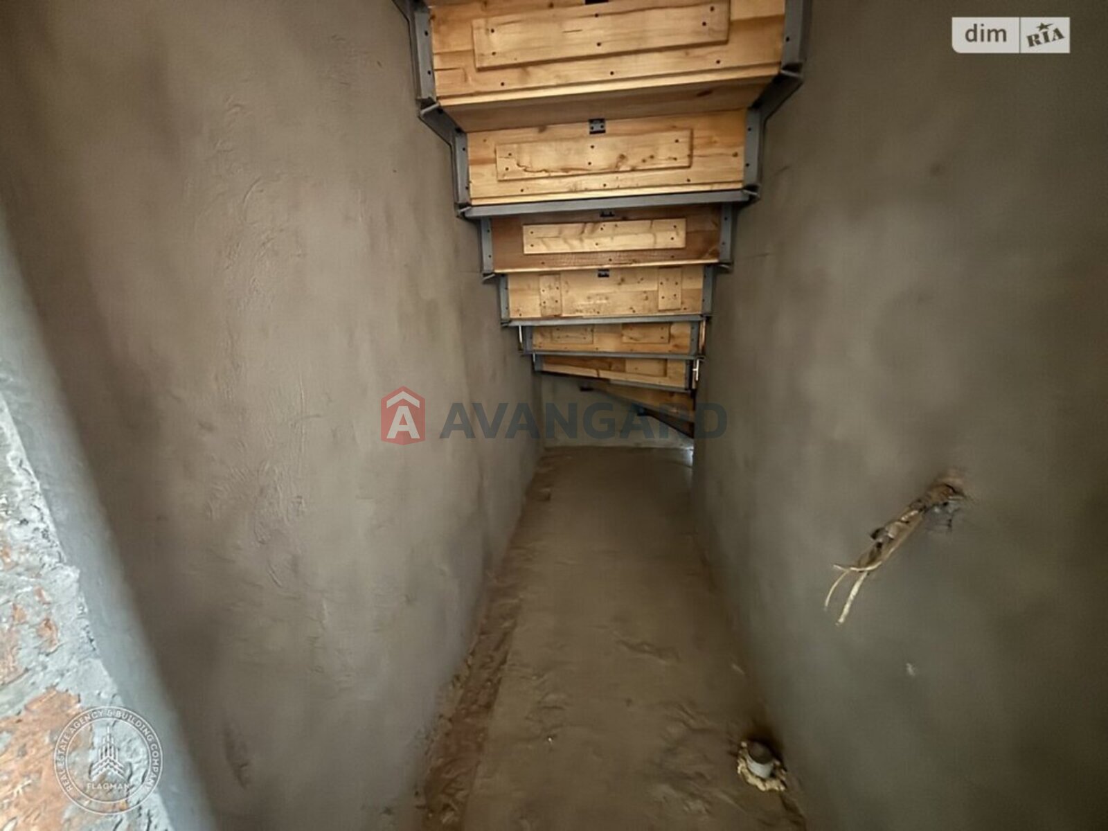 3 ��. ��������, 93/-/25 ��. �., 2/3 ������ ���� 4