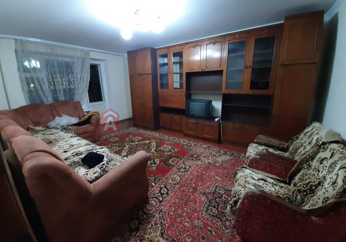 3 ��. ��������, 60/35/8 ��. �., 2/5 ������ ���� 8