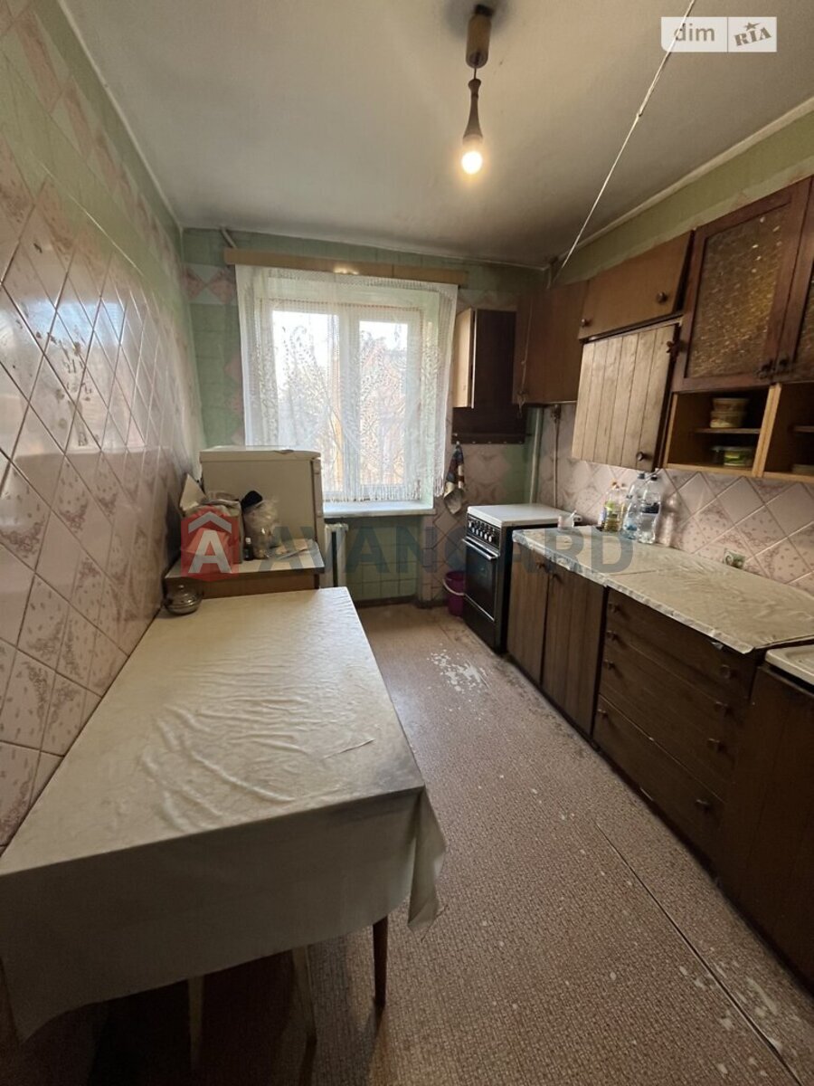 3 ��. ��������, 64/36/8 ��. �., 4/9 ������ ���� 12