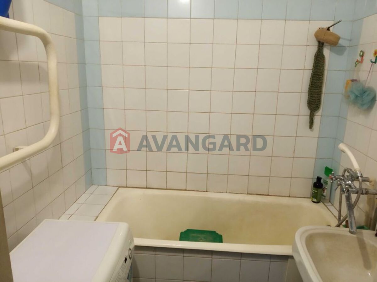 4 . , 82.2/-/7.9 . ., 4/9   10