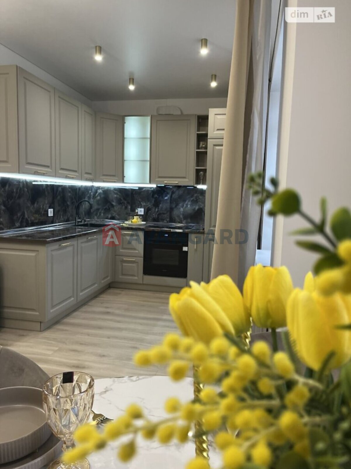 2 ��. ��������, 70/32/26 ��. �., 4/8 ������ ���� 2