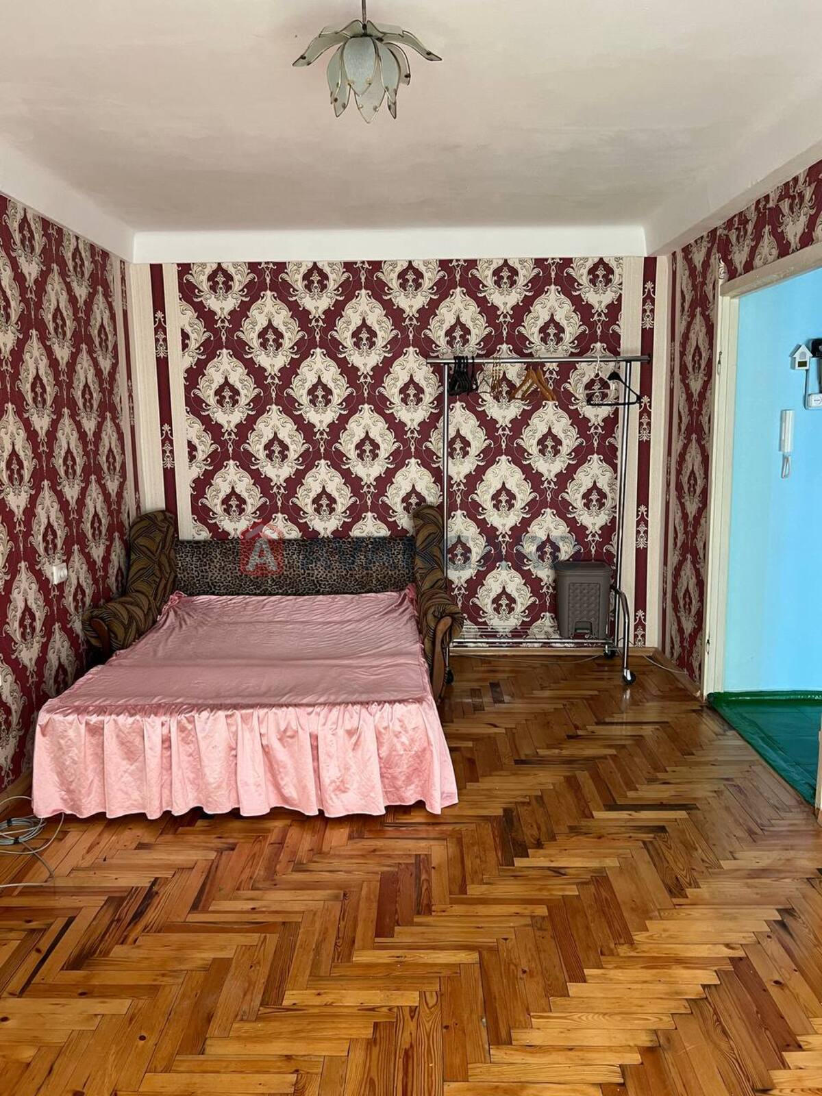 1 ��. ��������, 33/18/8 ��. �., 7/9 ������ ���� 13