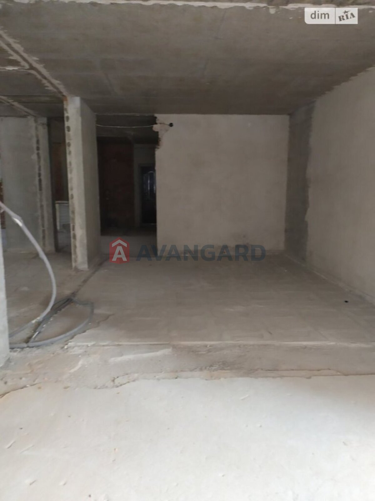 1 ��. ��������, 180/-/- ��. �., 2/5 ������ ���� 3