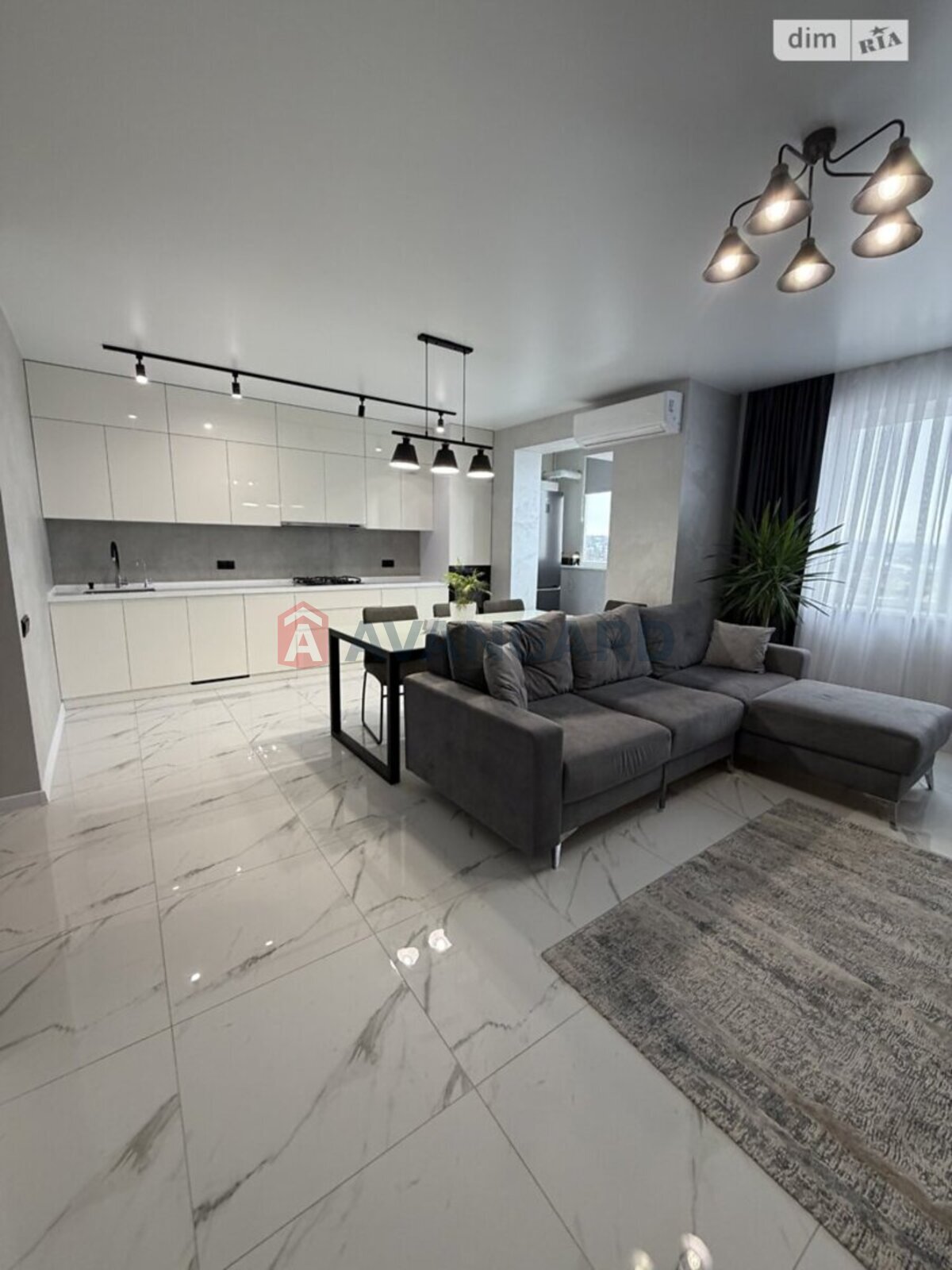 3 ��. ��������, 91/35/39 ��. �., 8/8 ������ ���� 4