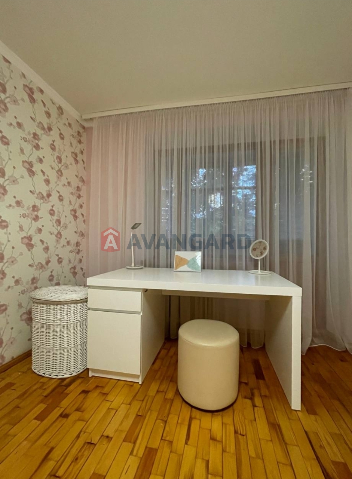 3 ����. ��������, 68/42/8 ��. �., 3/9 ���� ���� 18