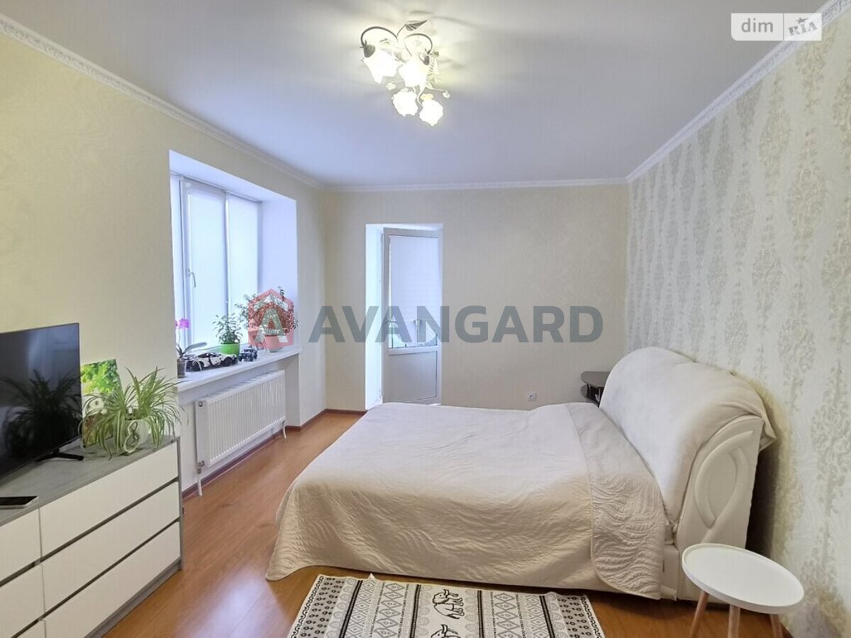 2 ��. ��������, 92/60/20 ��. �., 3/9 ������ ���� 17