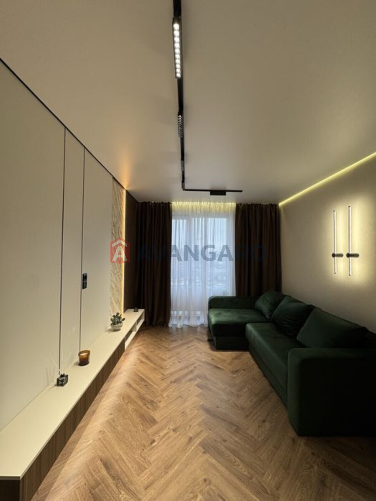 2 ��. ��������, 65/-/18 ��. �., 8/10 ������ ���� 20