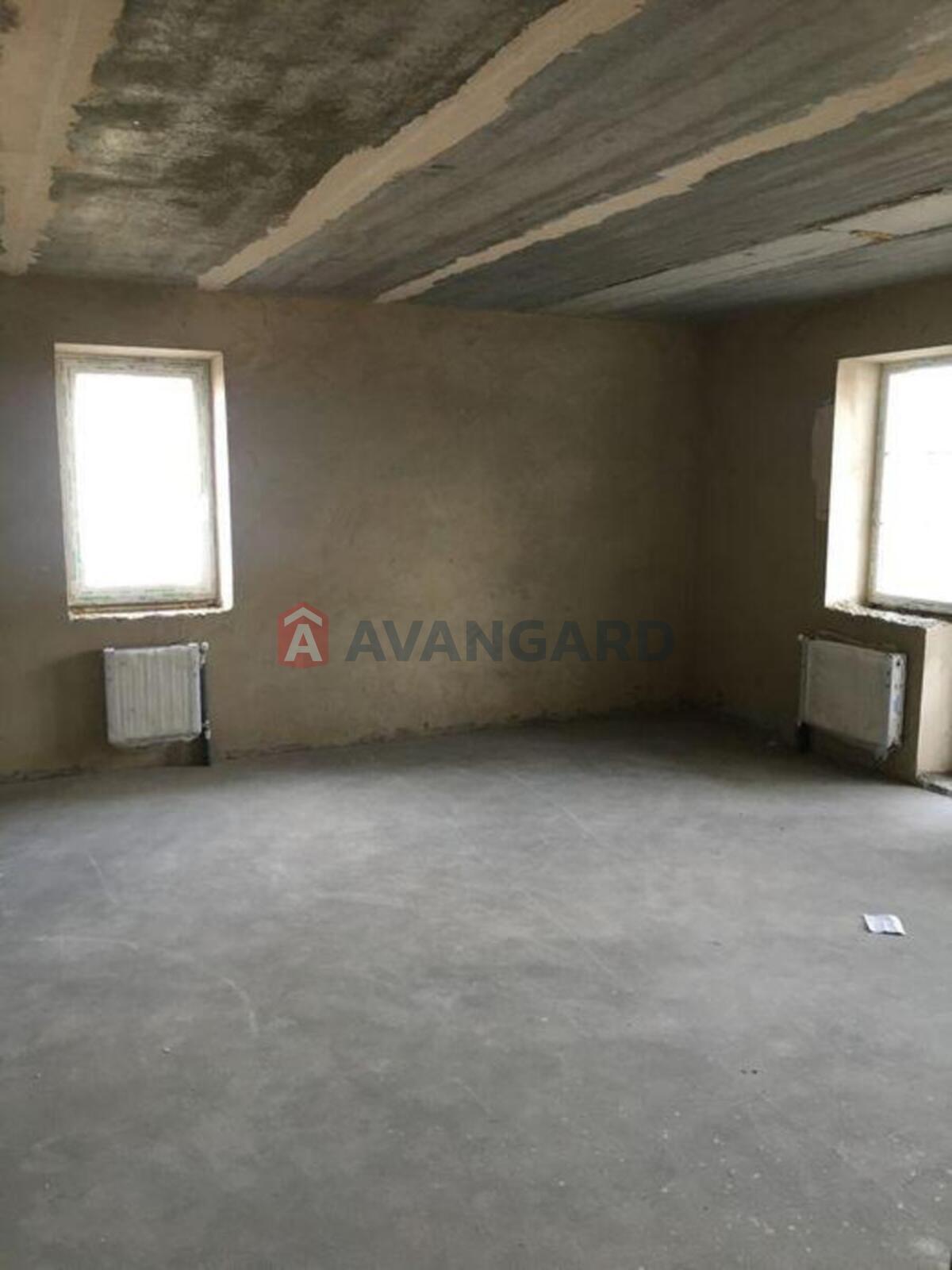 3 ��. ��������, 130/-/42 ��. �., 4/5 ������ ���� 4