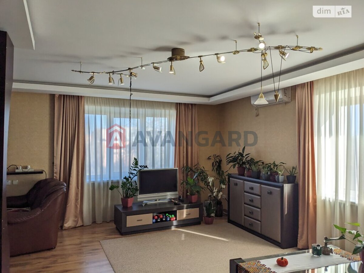 2 ��. ��������, 100/-/- ��. �., 4/5 ������ ���� 1