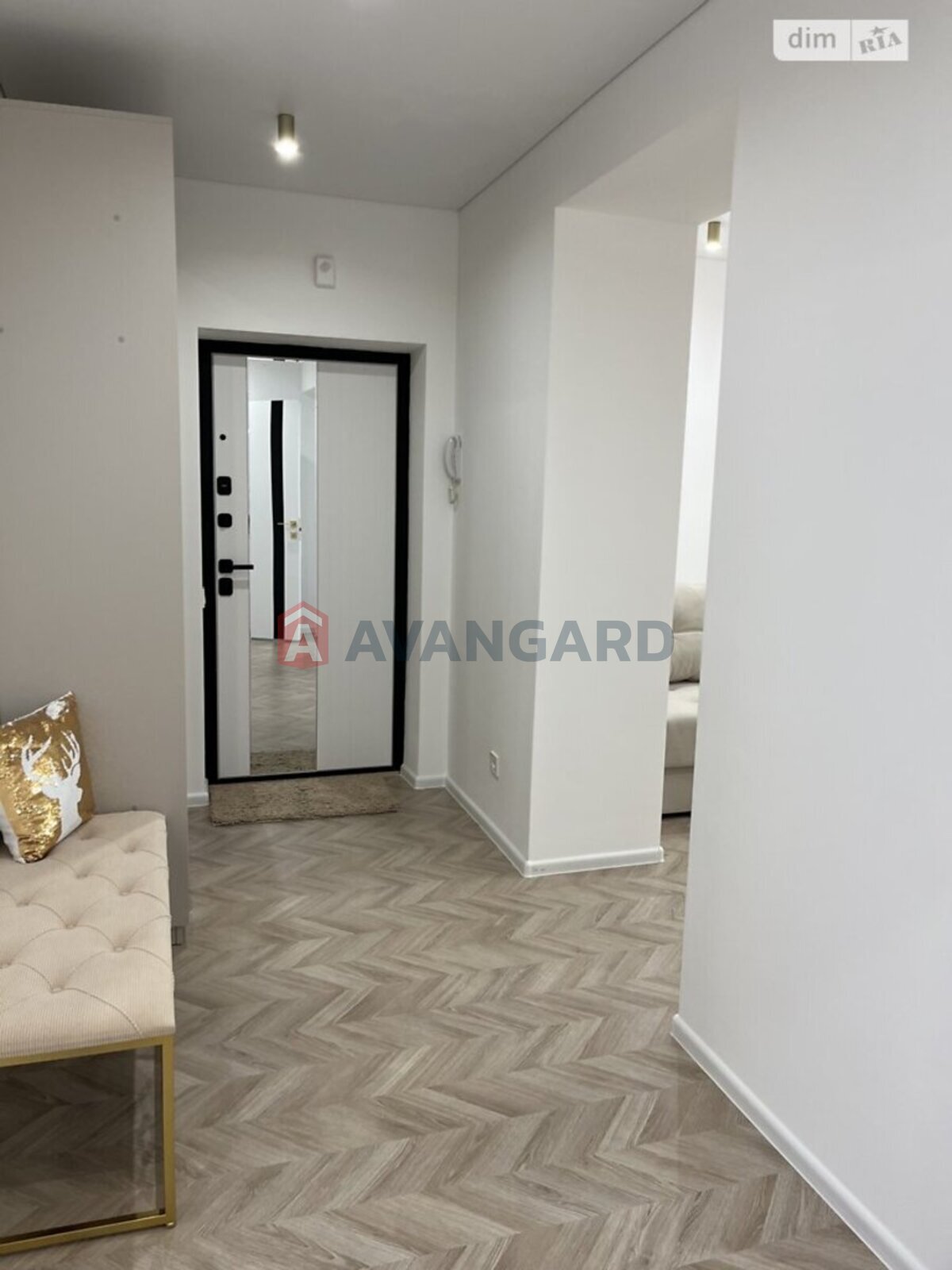 2 ����. ��������, 70/29/24 ��. �., 6/8 ���� ���� 27