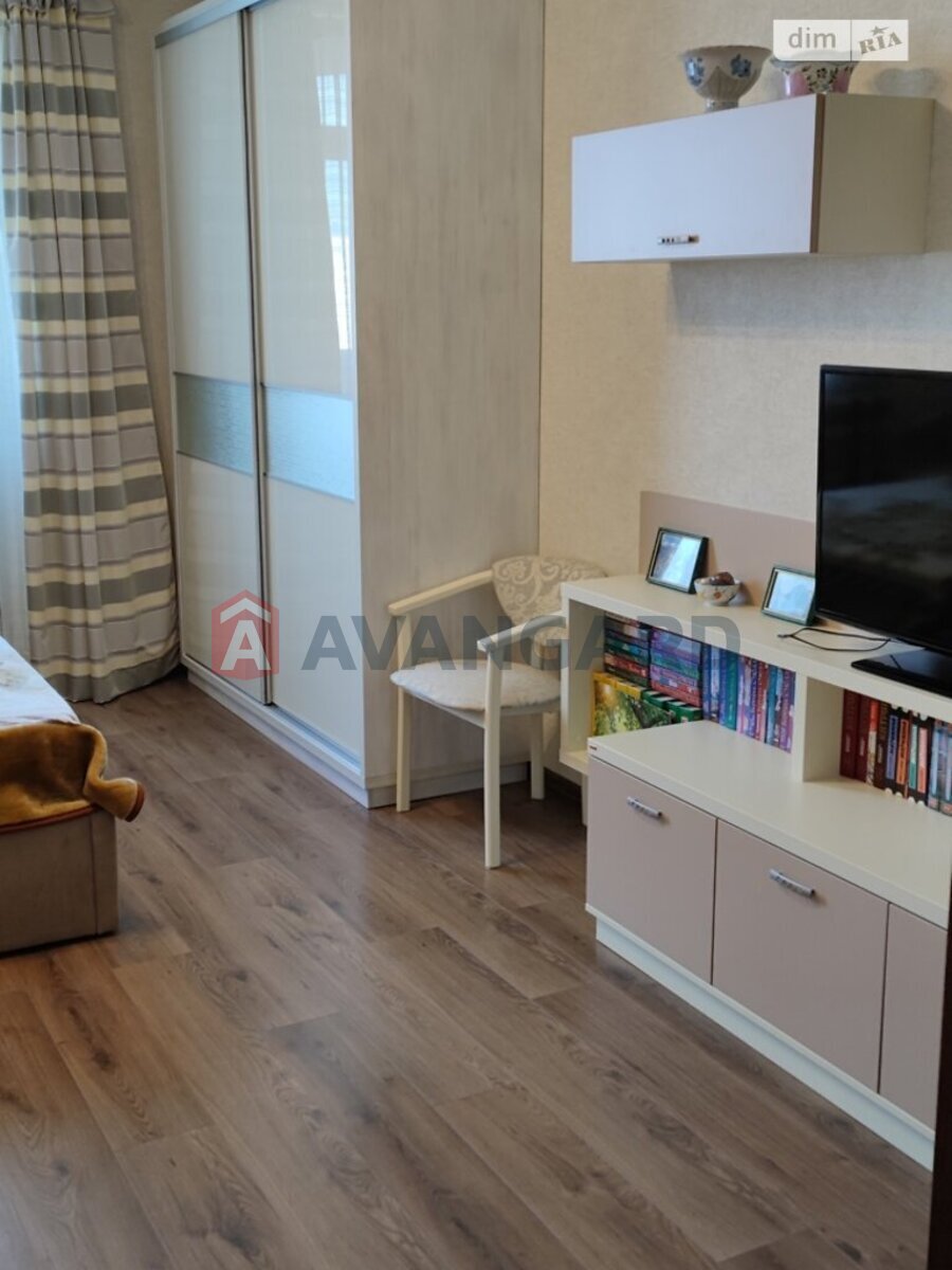 1 ��. ��������, 42/18/10 ��. �., 11/16 ������ ���� 18