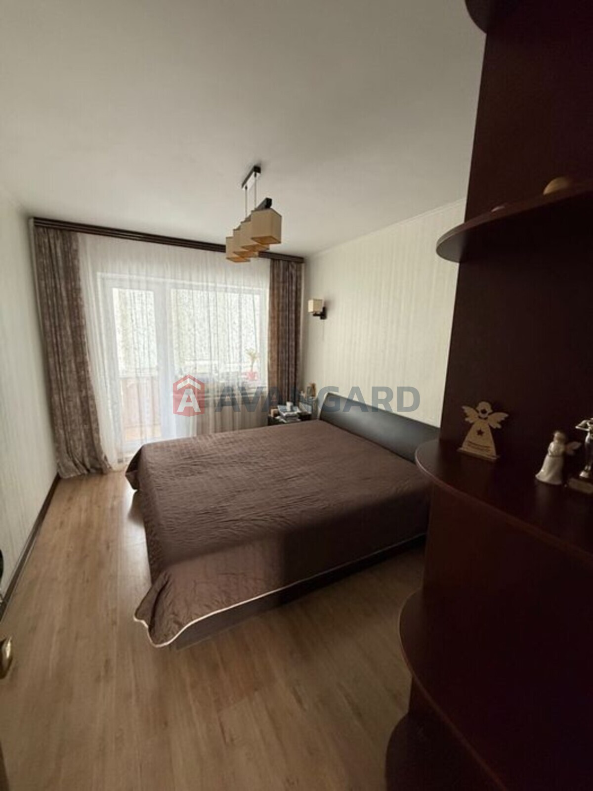 3 ��. ��������, 70/-/9 ��. �., 6/9 ������ ���� 8