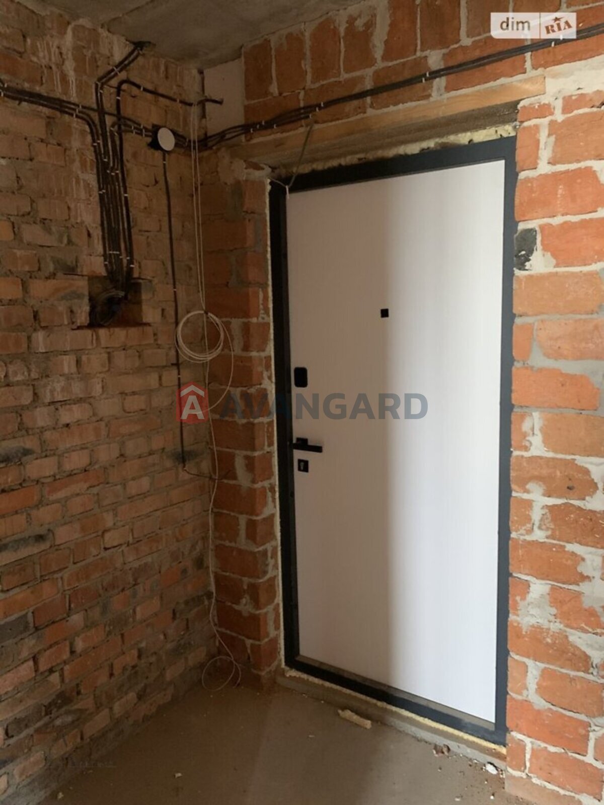 2 ��. ��������, 66/37/12 ��. �., 3/10 ������ ���� 8