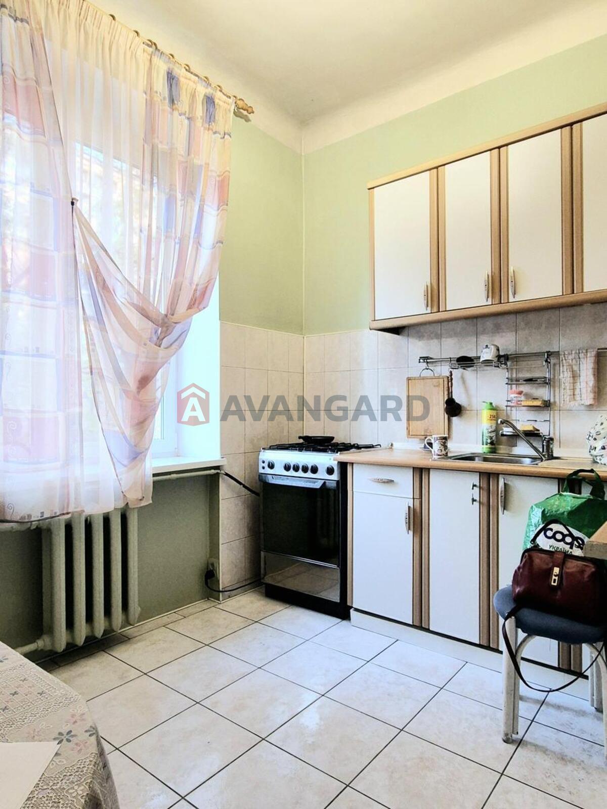 3 ��. ��������, 70/-/9 ��. �., 2/5 ������ ���� 4