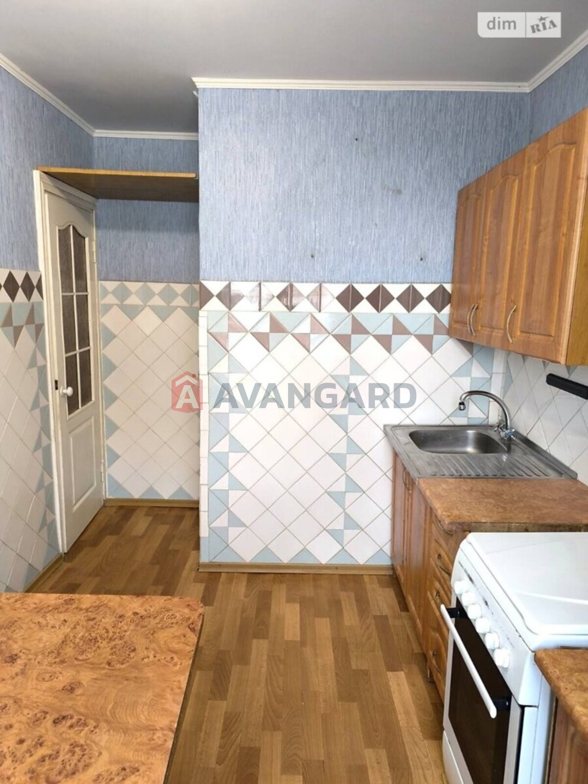 3 ��. ��������, 63/38/8 ��. �., 7/9 ������ ���� 9