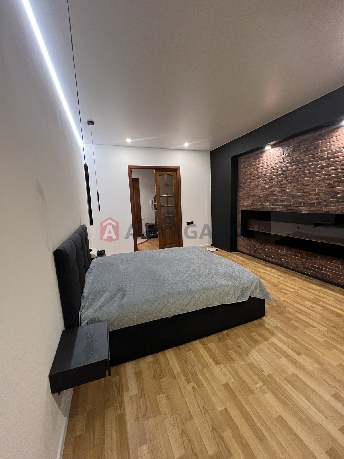 3 ��. ��������, 82/-/9 ��. �., 5/5 ������ ���� 21