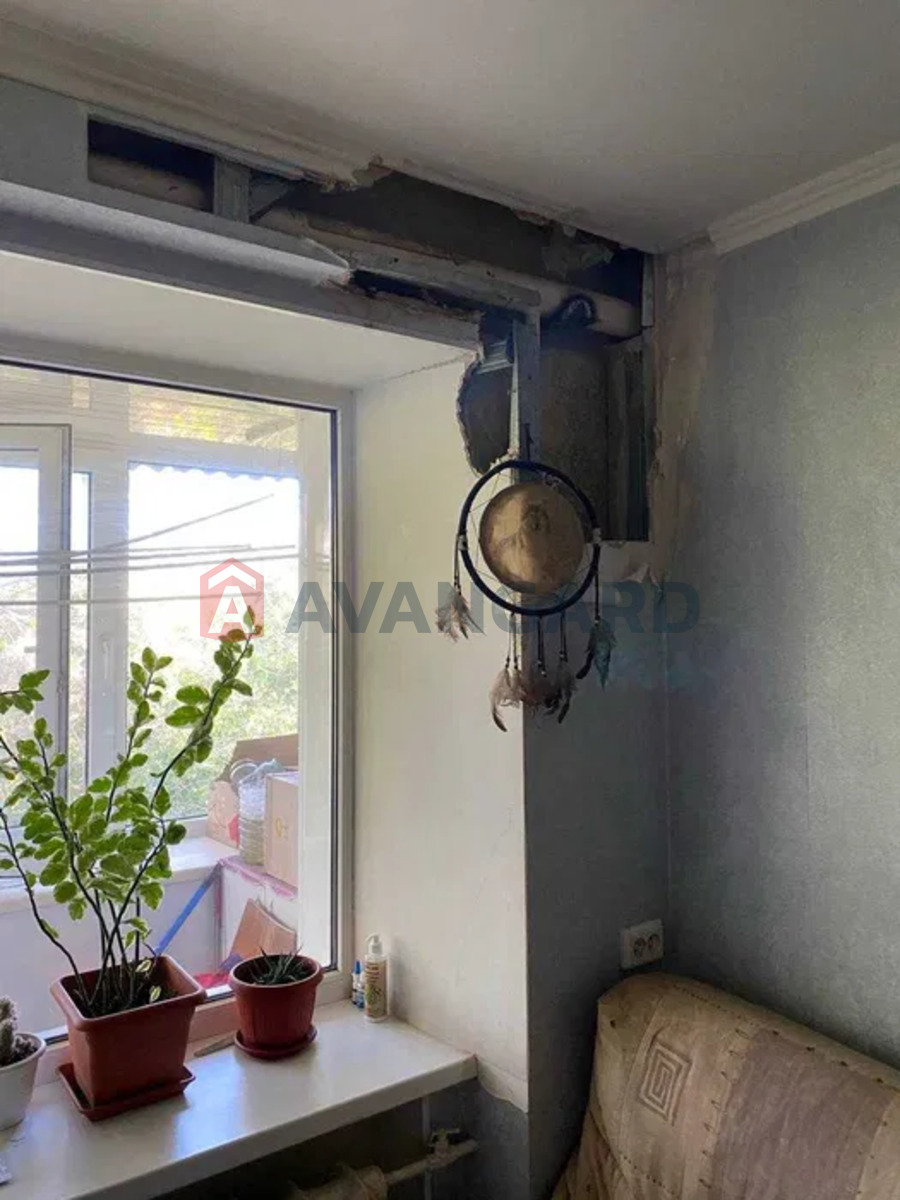 3 ��. ��������, 64/-/8 ��. �., 5/5 ������ ���� 18