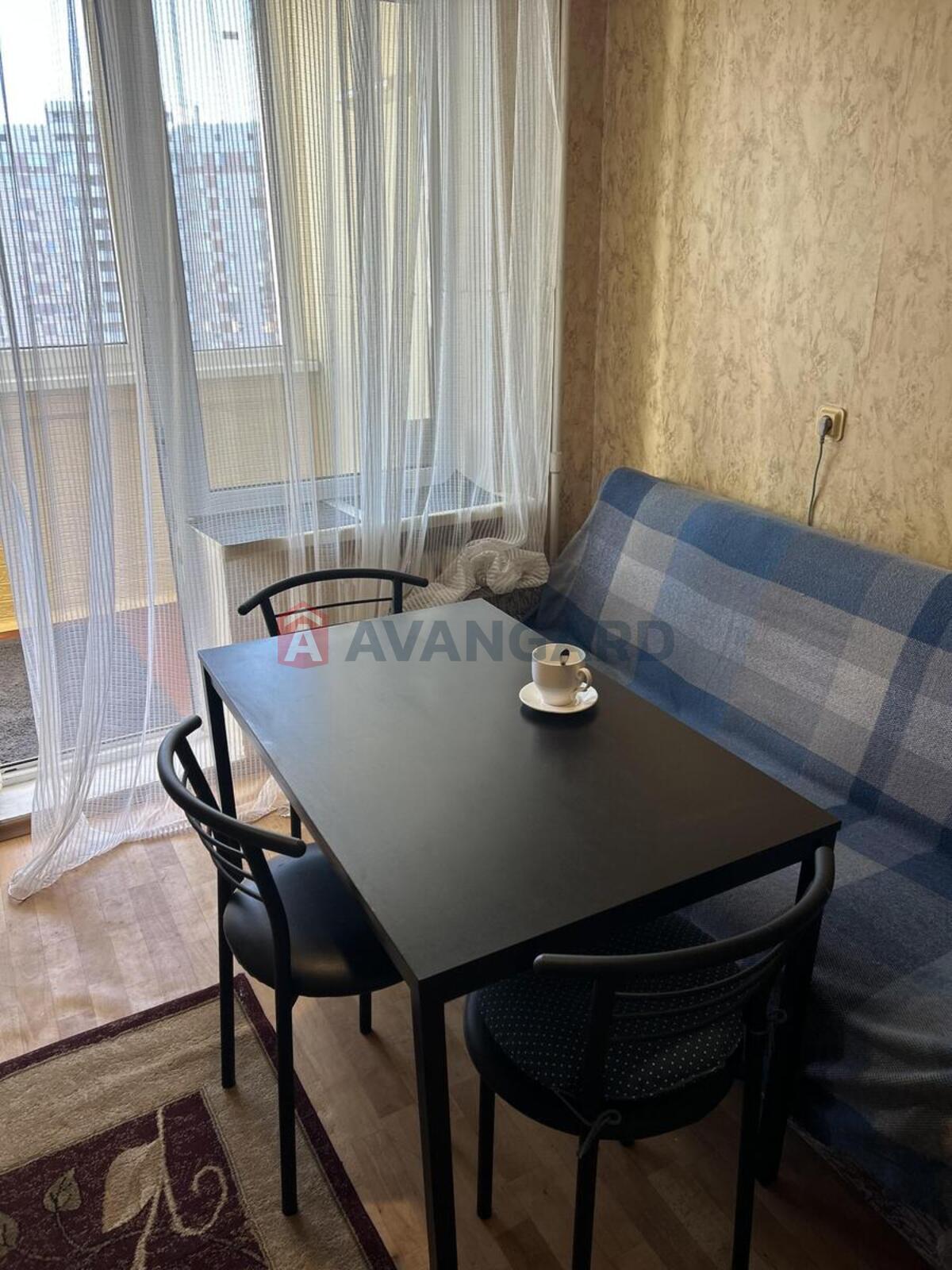 1 ��. ��������, 43/18/10 ��. �., 18/25 ������ ���� 11