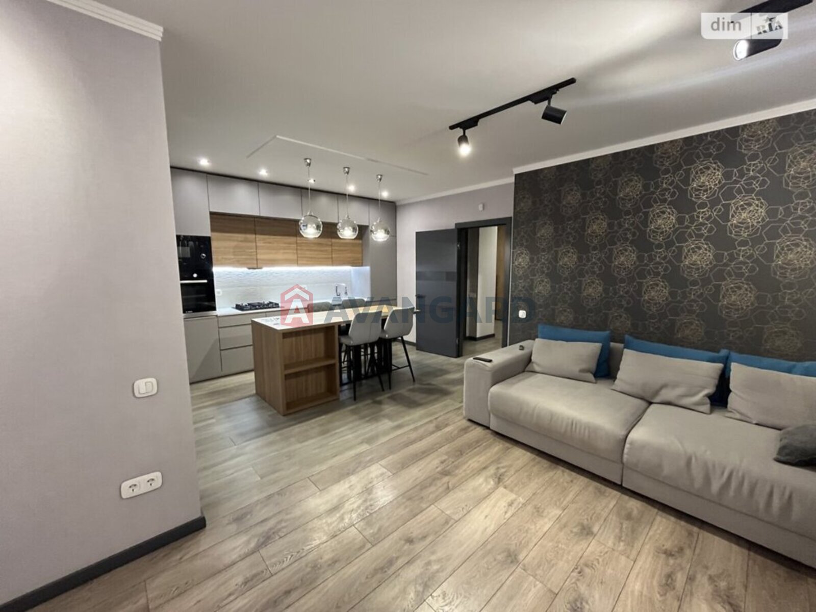 3 ��. ��������, 97/-/- ��. �., 8/10 ������ ���� 3