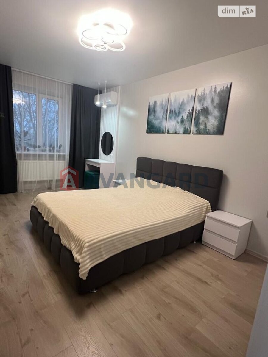 2 ����. ��������, 68/-/- ��. �., 5/5 ���� ���� 12