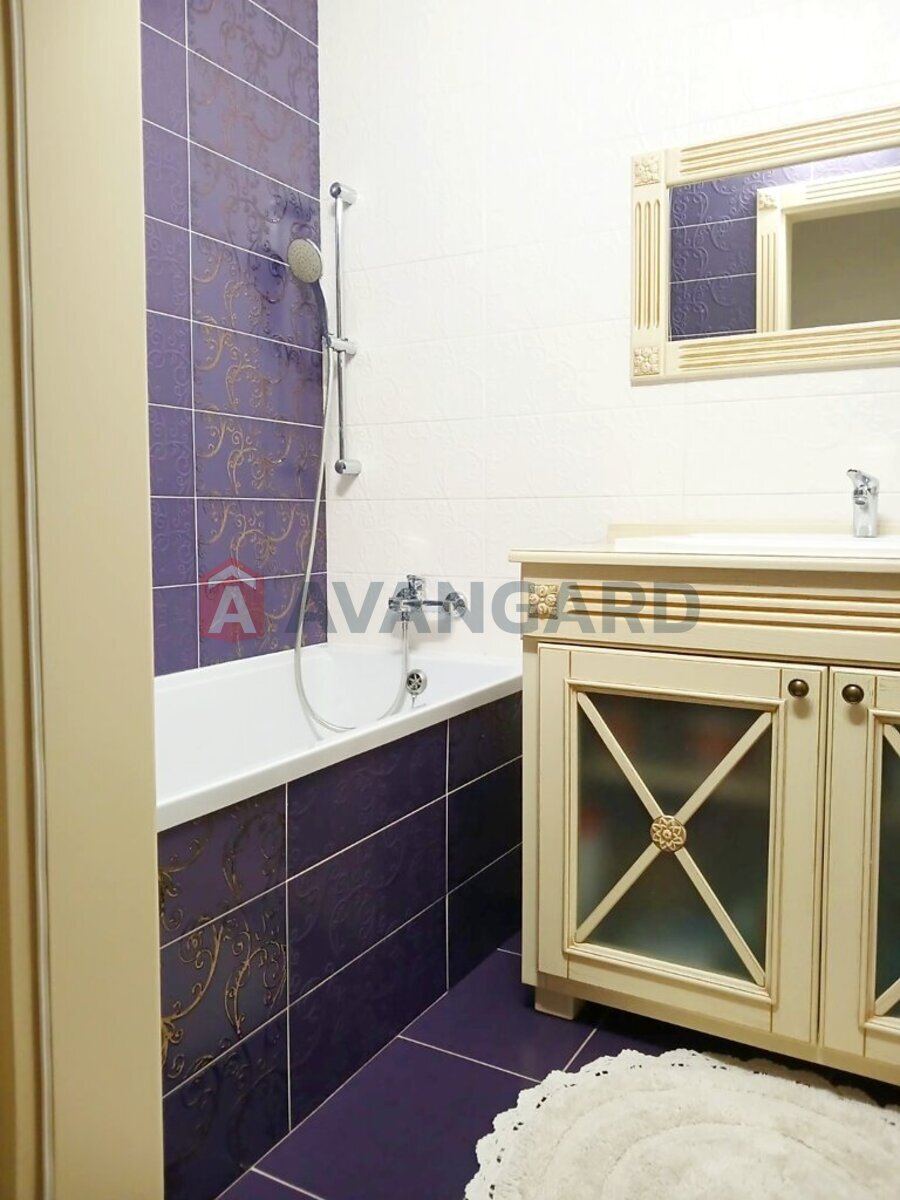 4 ��. ��������, 83/50/10 ��. �., 9/10 ������ ���� 17