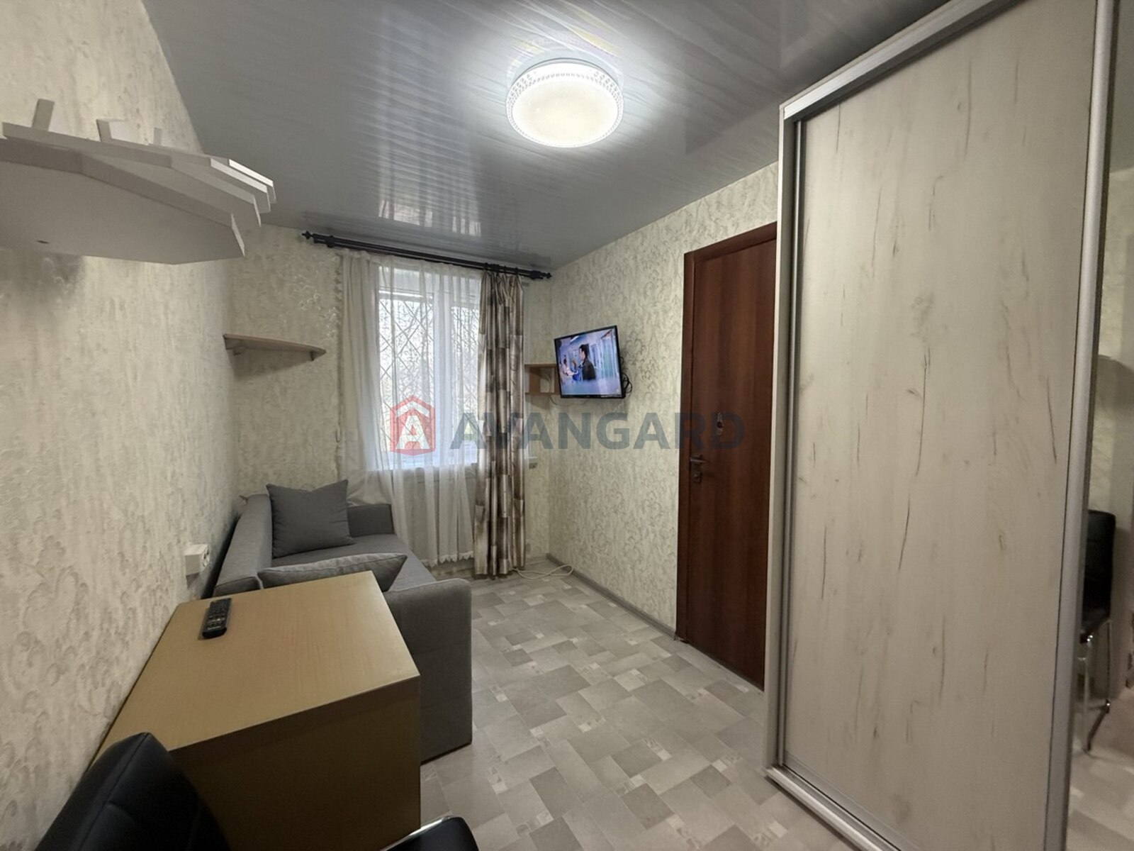 2 ��. ��������, 38/-/7 ��. �., 1/2 ������ ���� 9