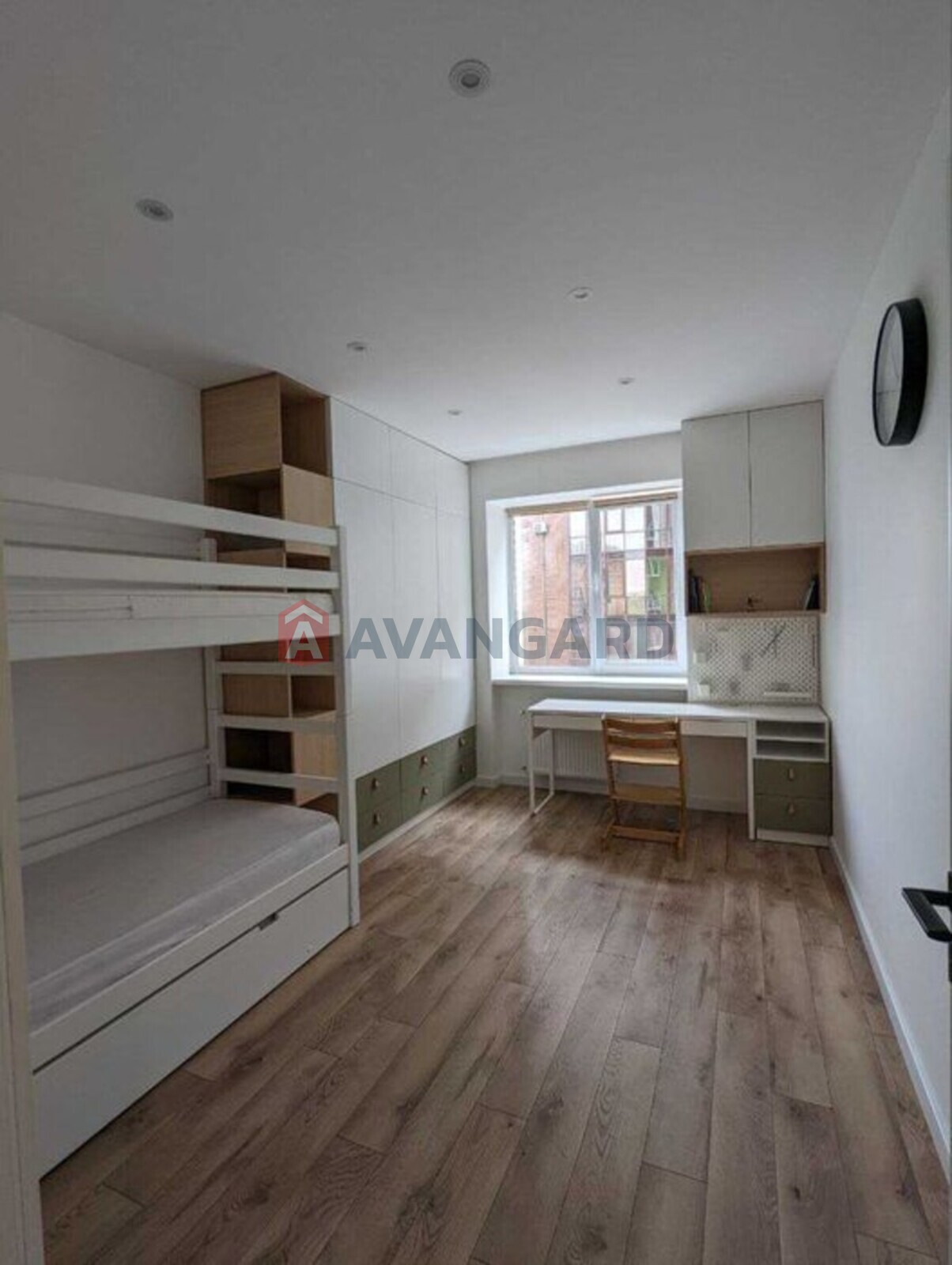 2 ��. ��������, 81/-/15 ��. �., 4/10 ������ ���� 8