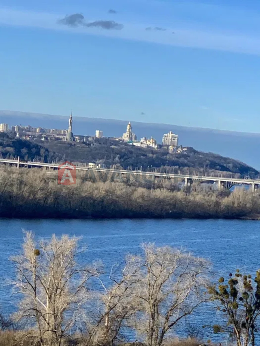 3 ��. ��������, 102/-/25 ��. �., 8/24 ������ ���� 10