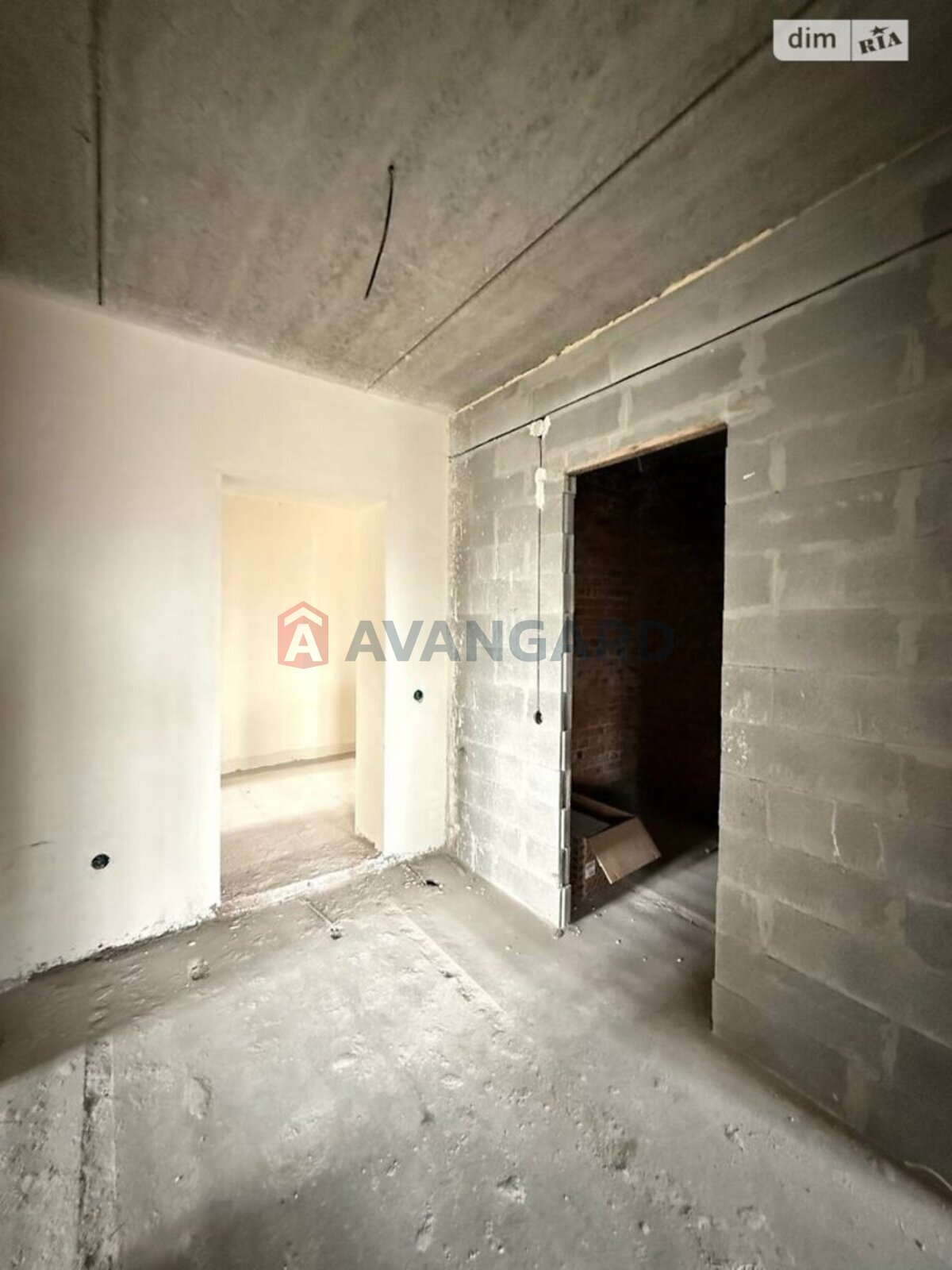 3 ��. ��������, 84/46/11 ��. �., 4/9 ������ ���� 14