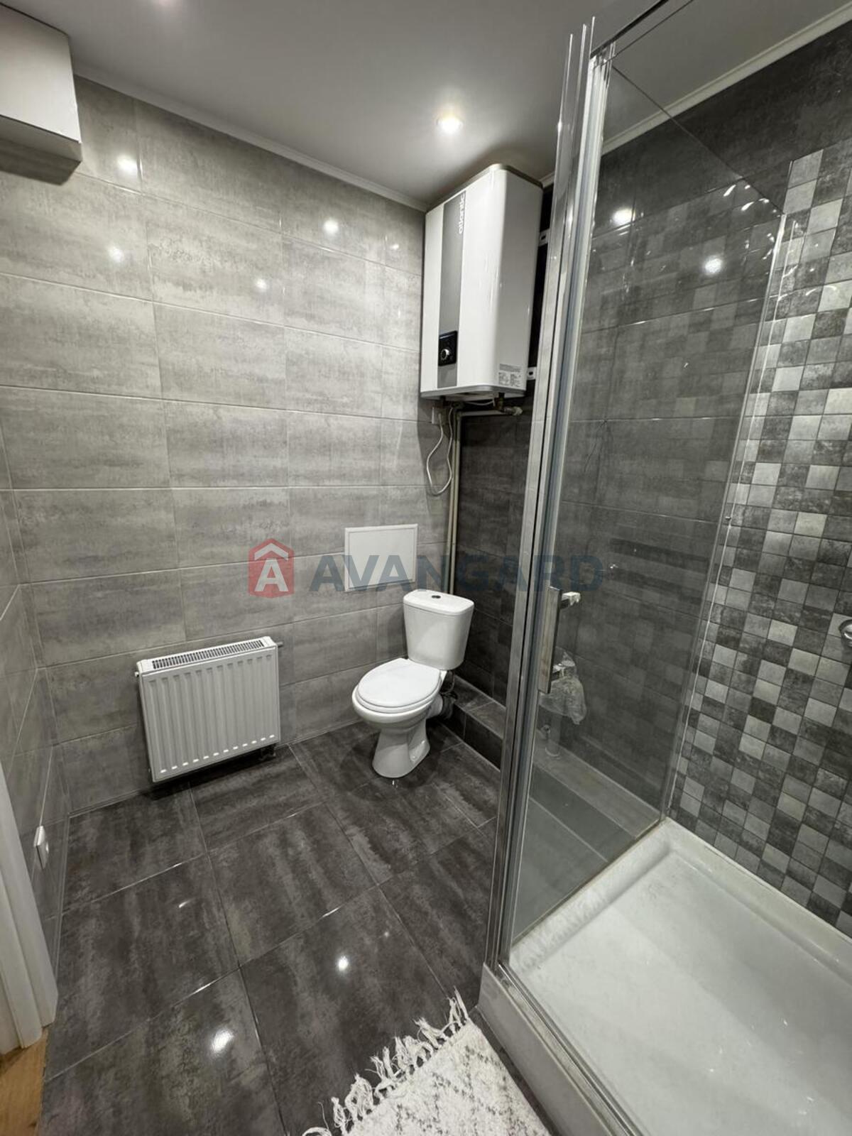 3 ����. ��������, 82/42/12 ��. �., 15/25 ���� ���� 26