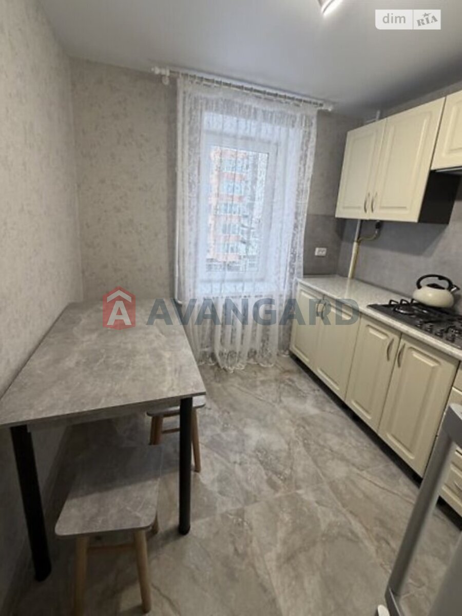 1 ��. ��������, 36/20/7 ��. �., 4/10 ������ ���� 1