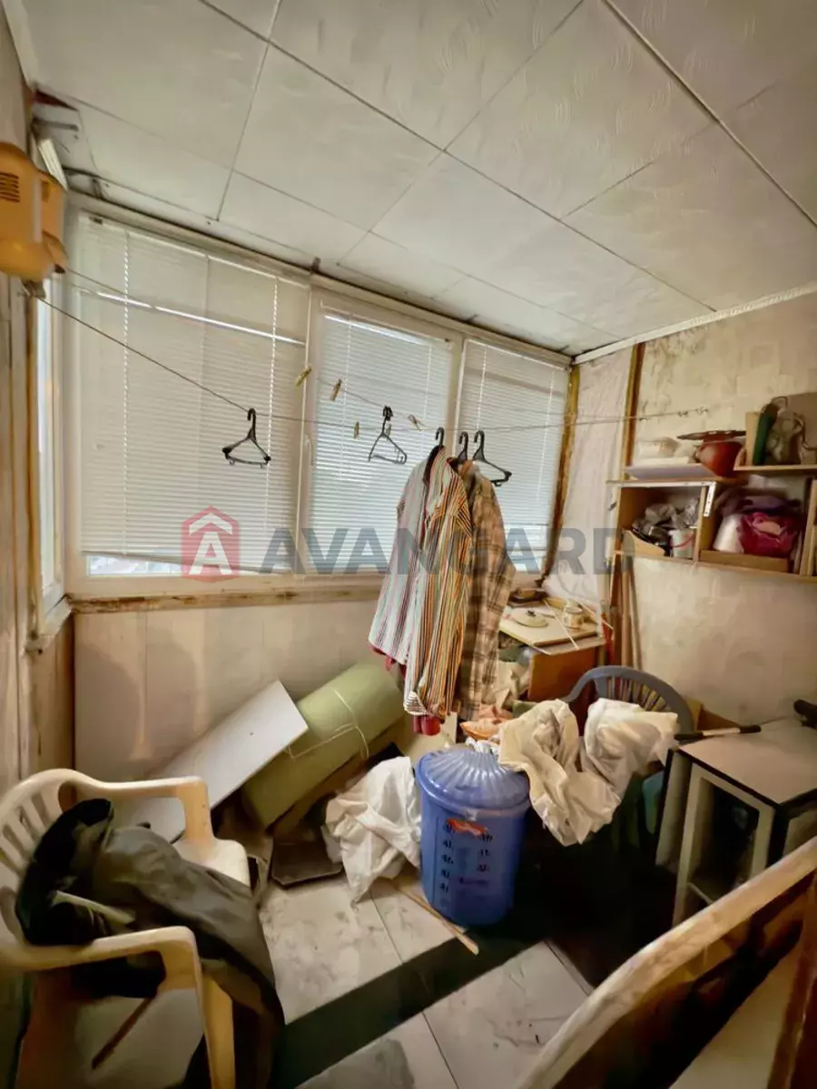 4 ����. ��������, 73/-/8 ��. �., 9/10 ���� ���� 4