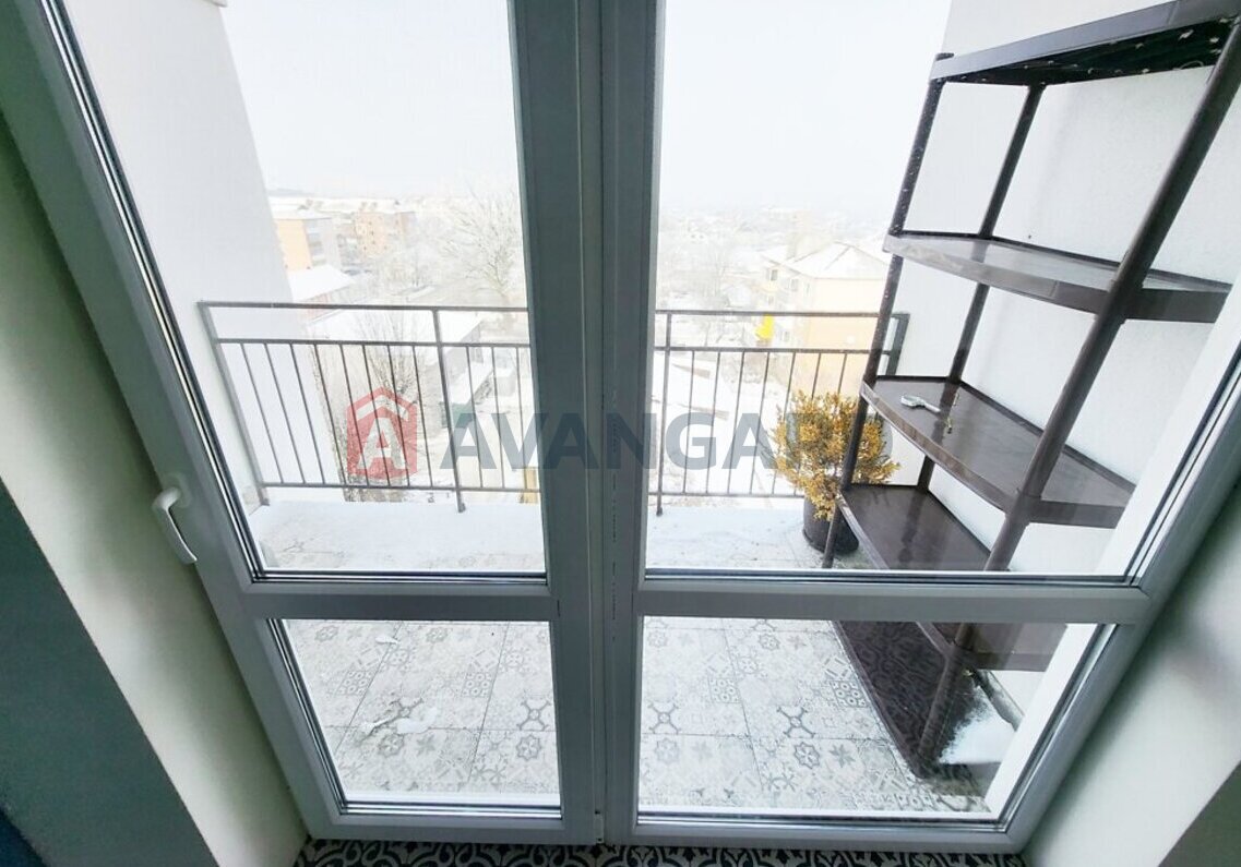 3 ��. ��������, 82/43/12 ��. �., 7/7 ������ ���� 4